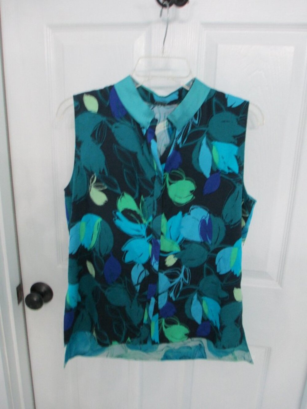 Elie Tahari sleeveless silk blouse